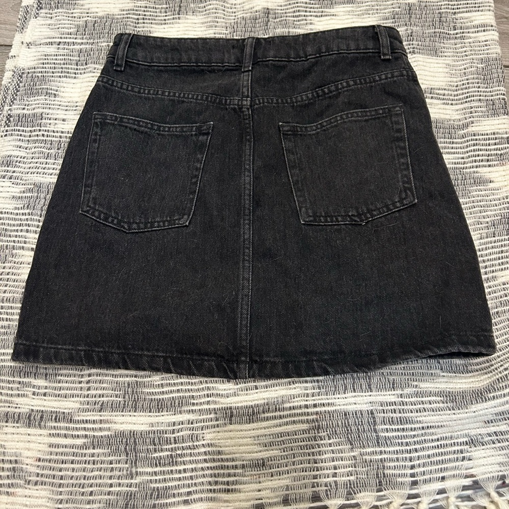 Black Skirt ! Size 6 US